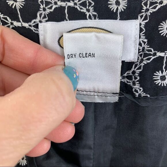 Talbots Geo Flower Embroidered Silk Blend Crop Dress Pants Black and White Sz 8 - Picture 10 of 11